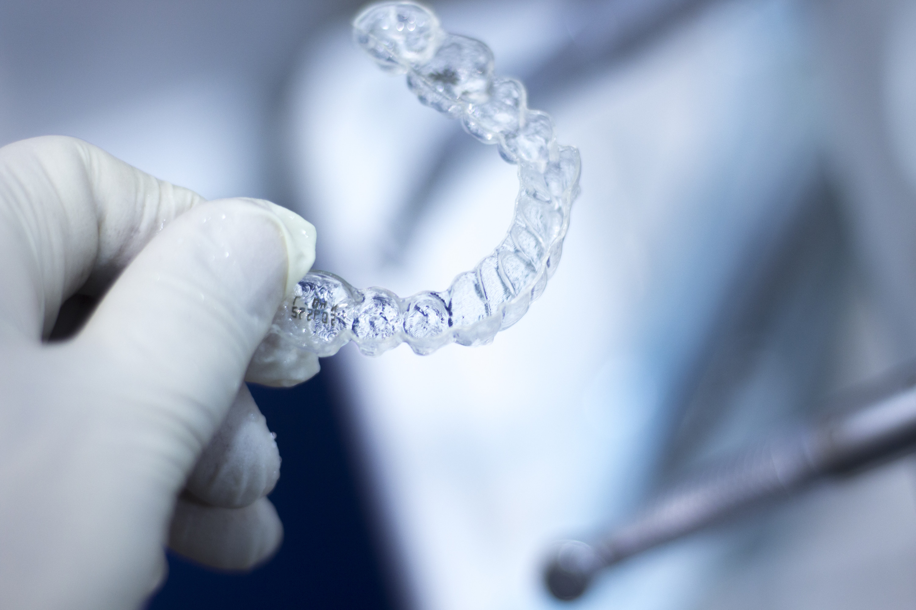 how Invisalign straightens your teeth